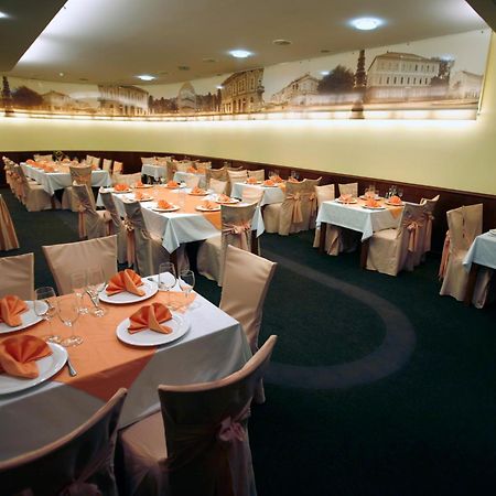 Hotel Savus سلافونسكي برود المظهر الخارجي الصورة