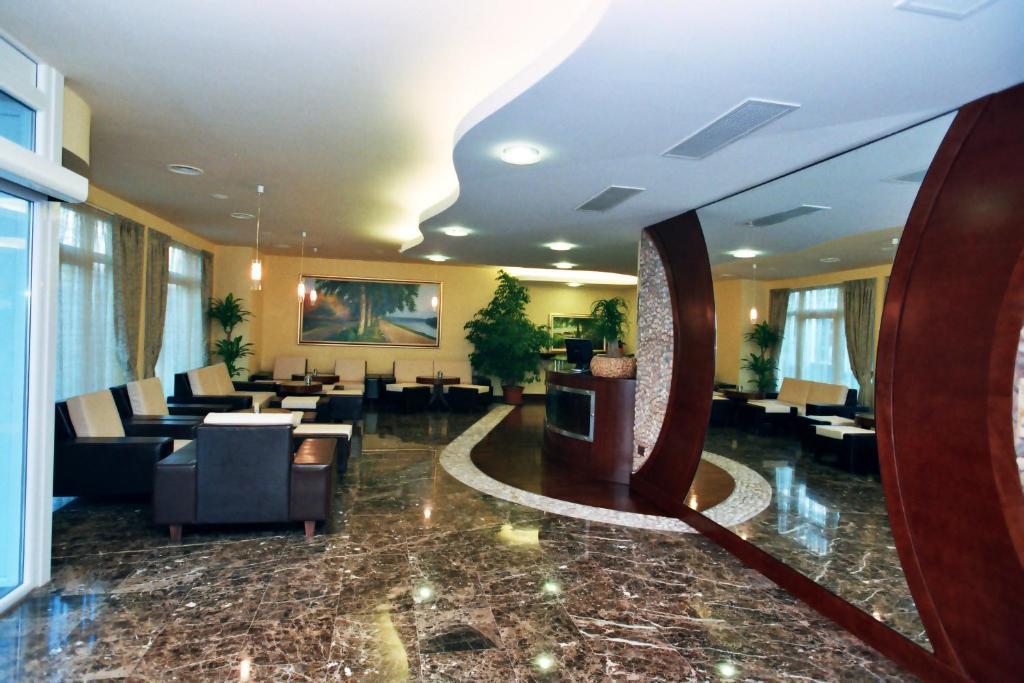 Hotel Savus سلافونسكي برود المظهر الخارجي الصورة