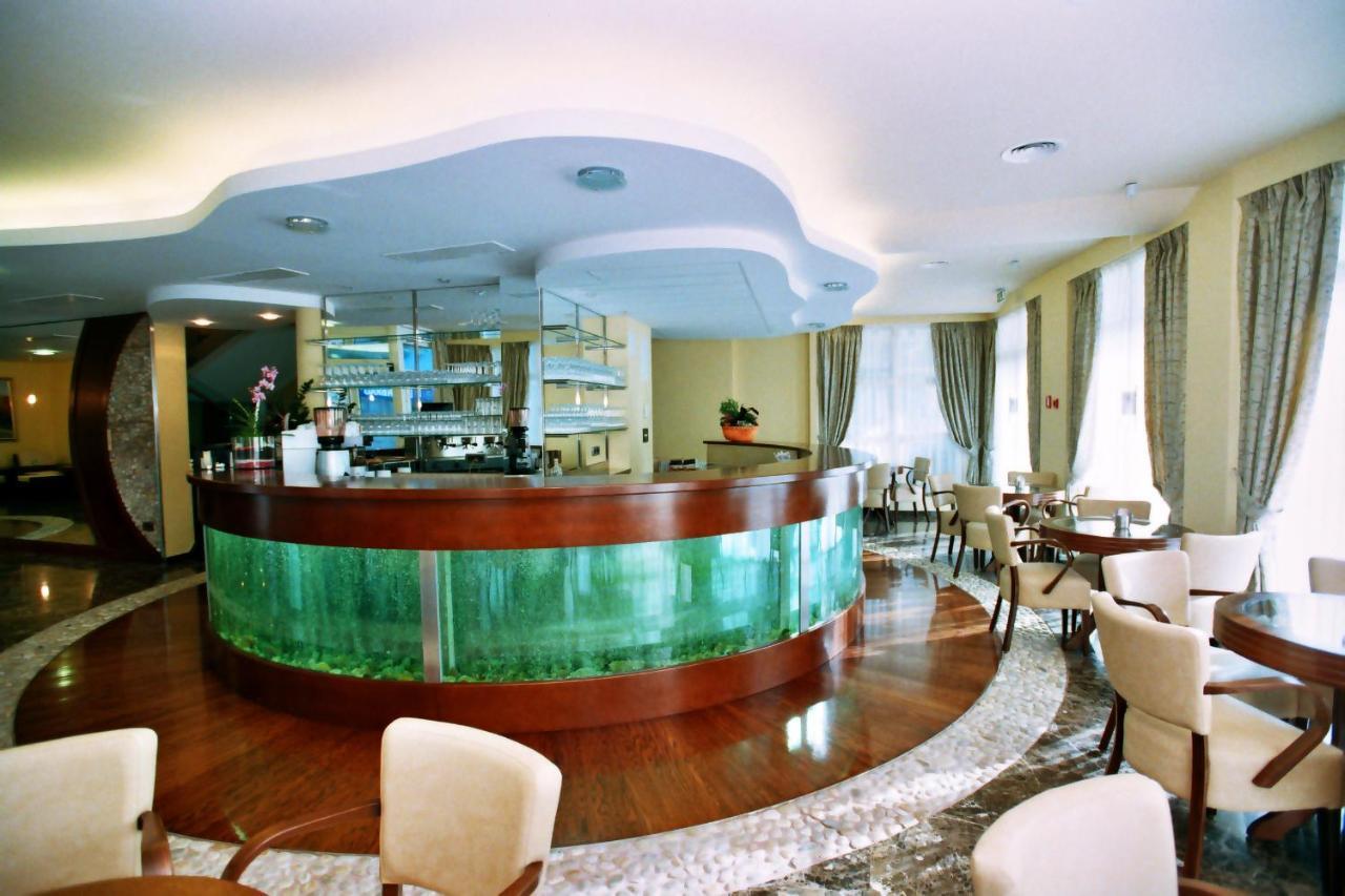 Hotel Savus سلافونسكي برود المظهر الخارجي الصورة
